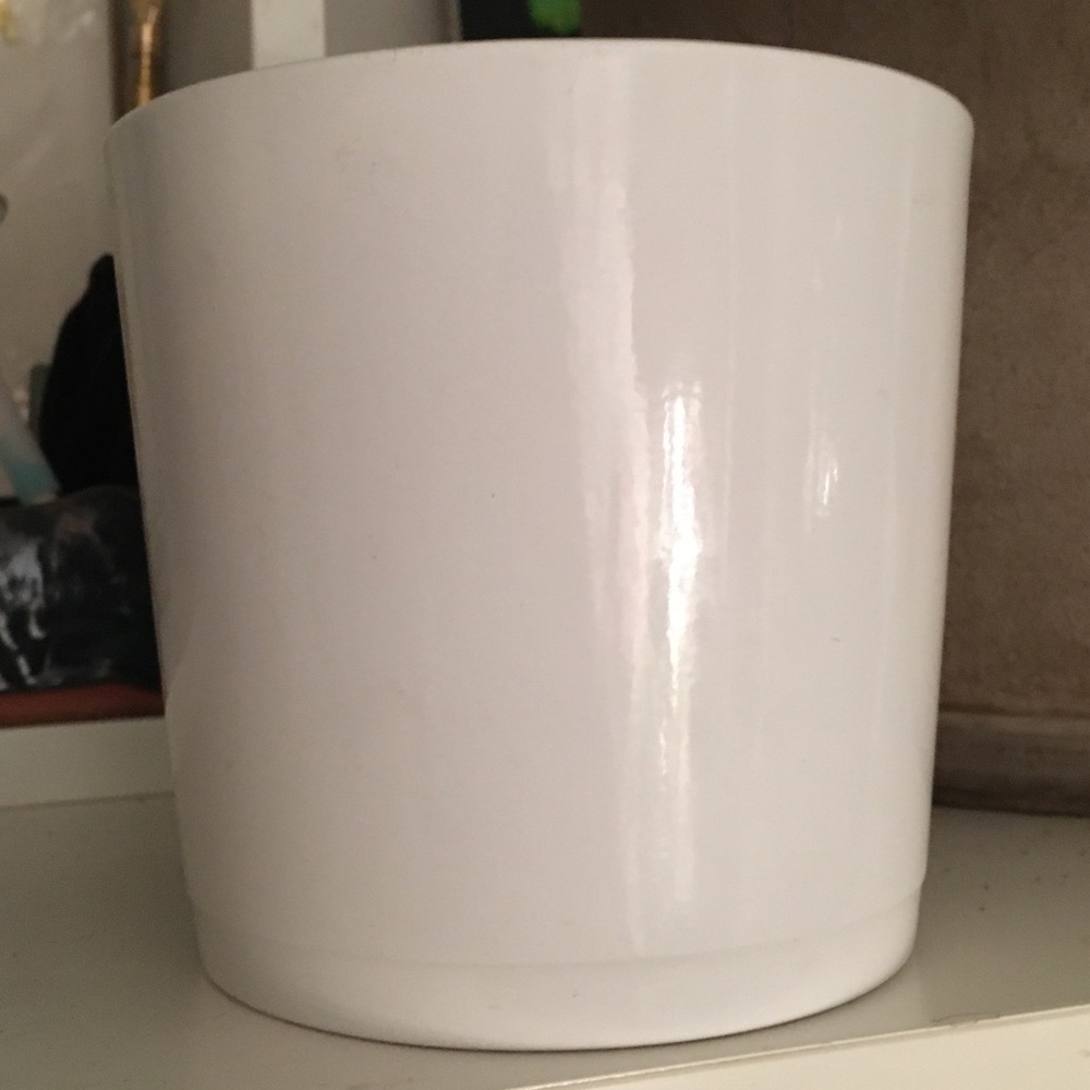 Alaska Weiss ceramic white plant pot